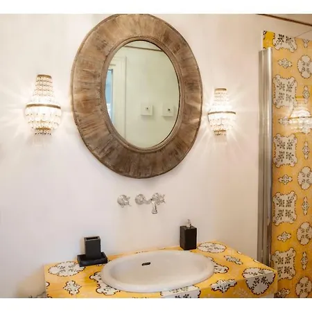 Centre House With Jacuzzi