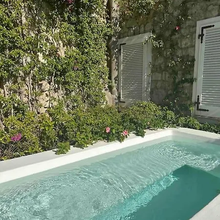 Centre House With Jacuzzi *