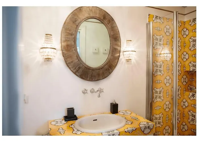 Centre House With Jacuzzi