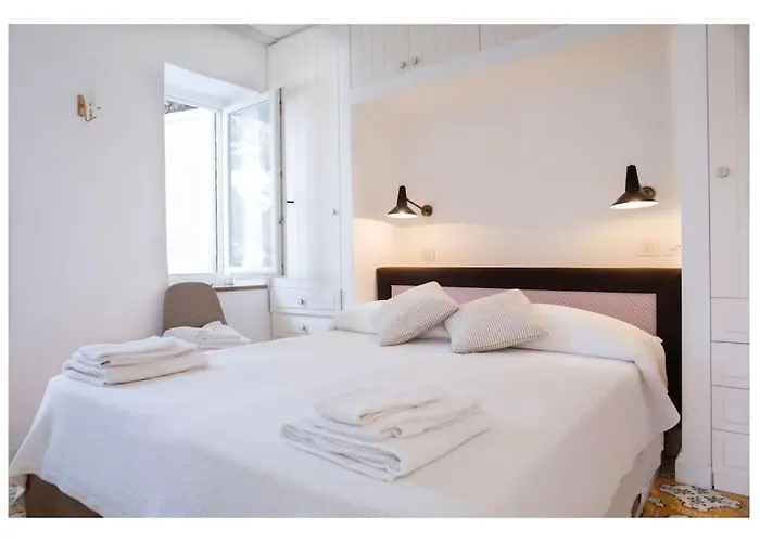 Centre House With Jacuzzi Villa