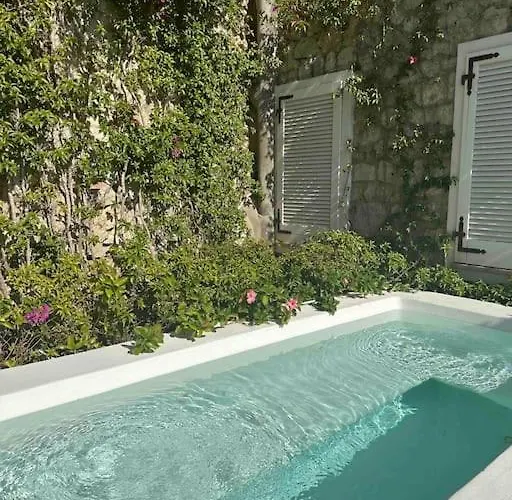 Centre House With Jacuzzi *